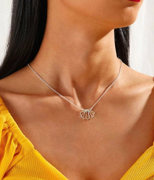 Silver Scallop Shell Necklace