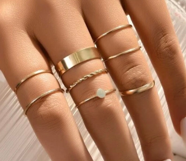 8 Piece Gold Ring Set