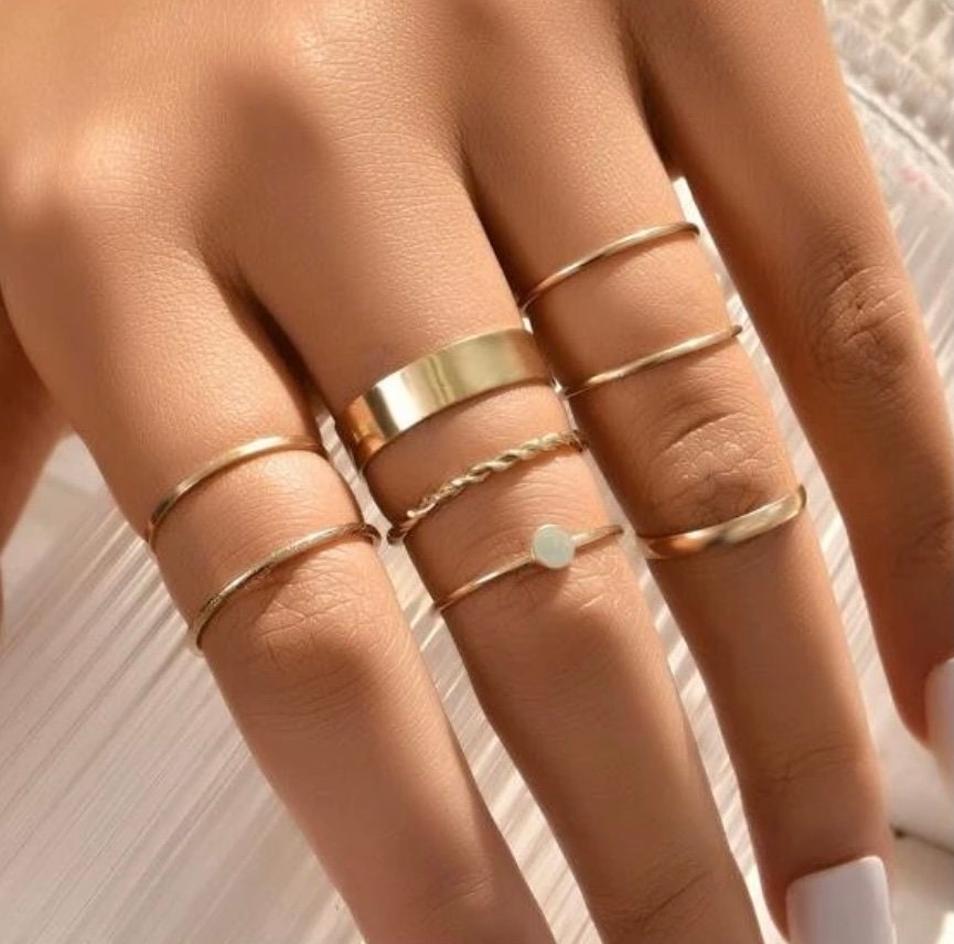 8 Piece Gold Ring Set